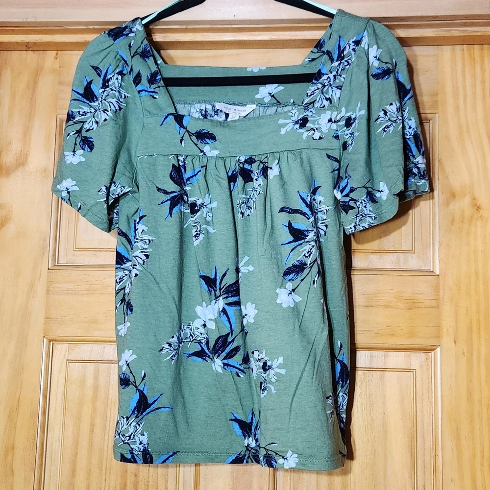 ⭐️Lucky Brand Green Floral Boho Casual Lightweight Blouse Size Small - Picture 2 of 9